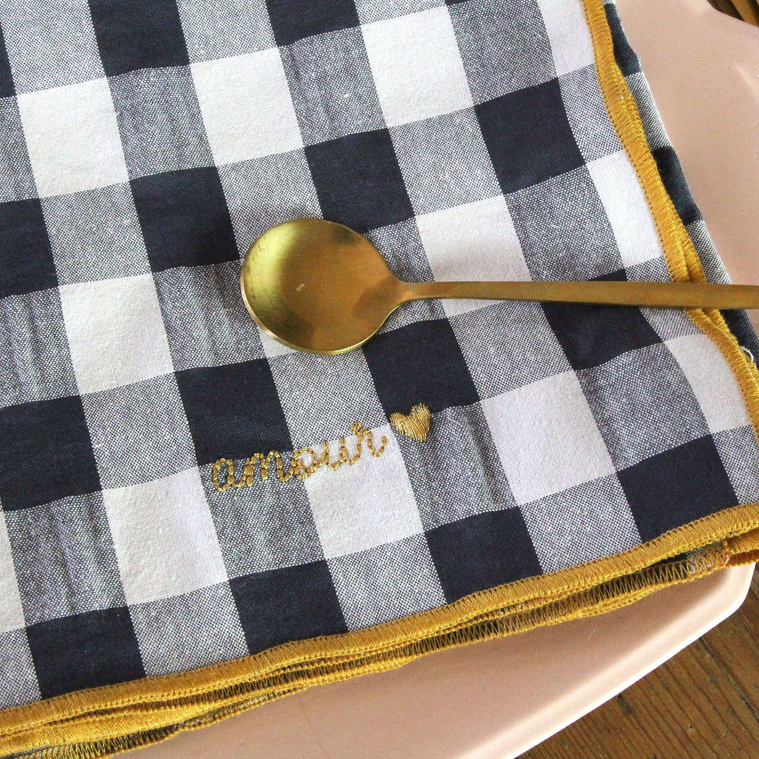 Serviettes de table à carreaux vichy et broderies BARNABÉ AIME LE CAFÉ