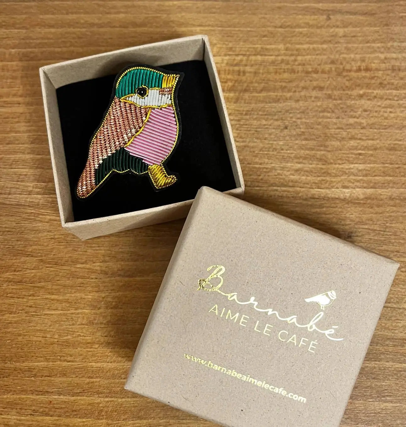 Broche bijou oiseau BARNABÉ AIME LE CAFÉ