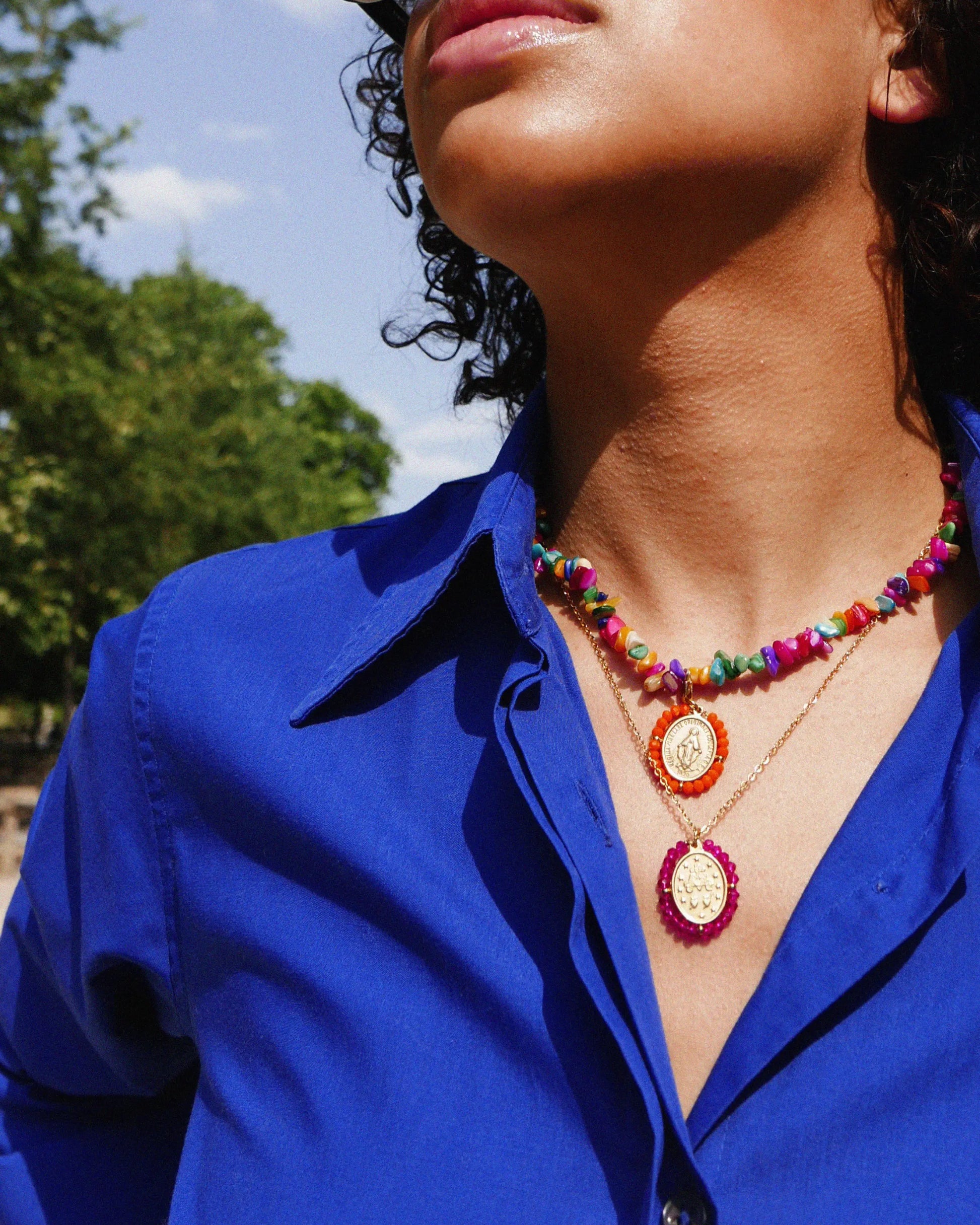 Collier Santa Maria Fushia - Collier médaille dorée avec pierres précieuses Fushia Palas