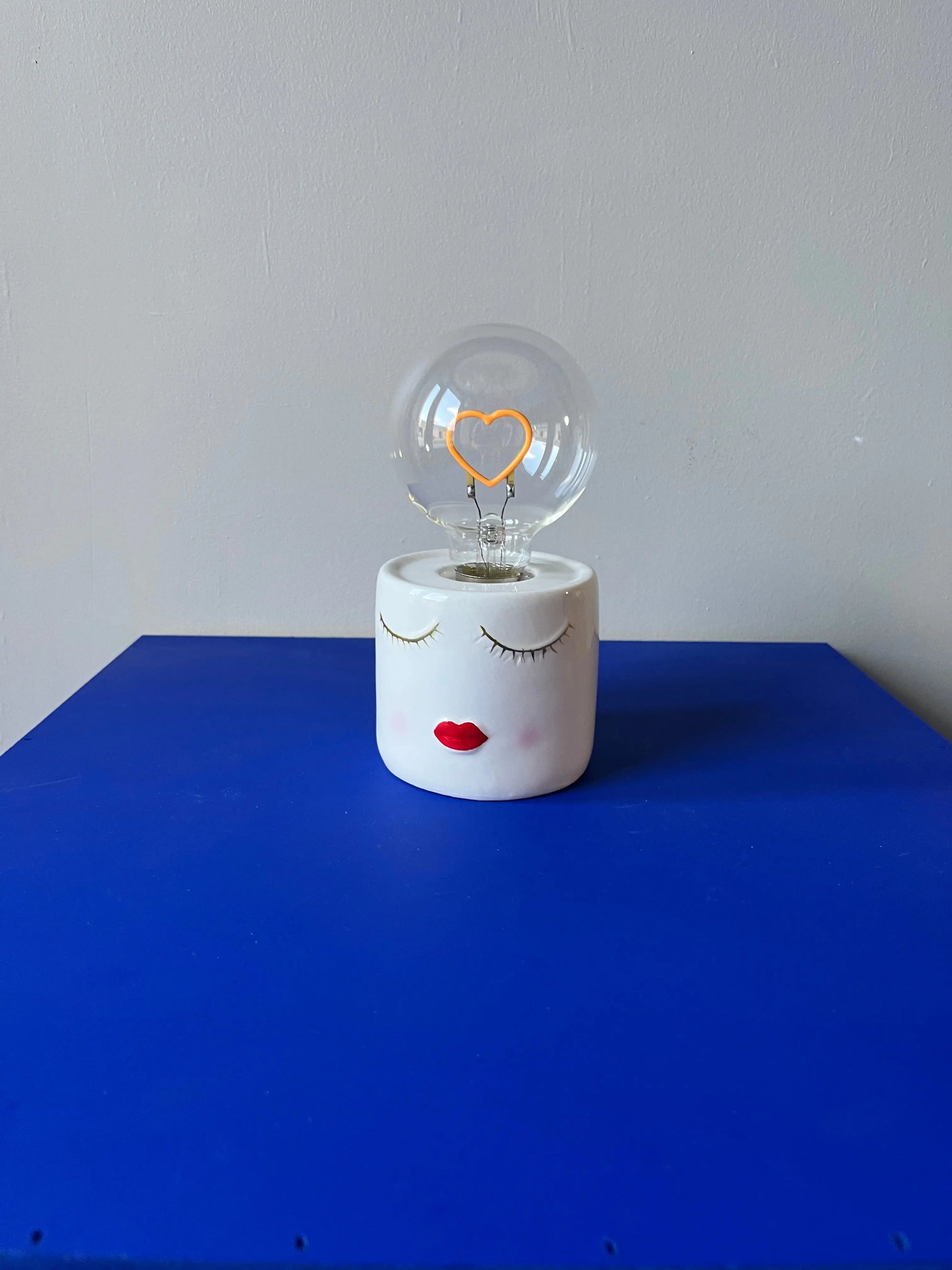 Déco LED madame à piles D9 H17,5cm Opjet Paris