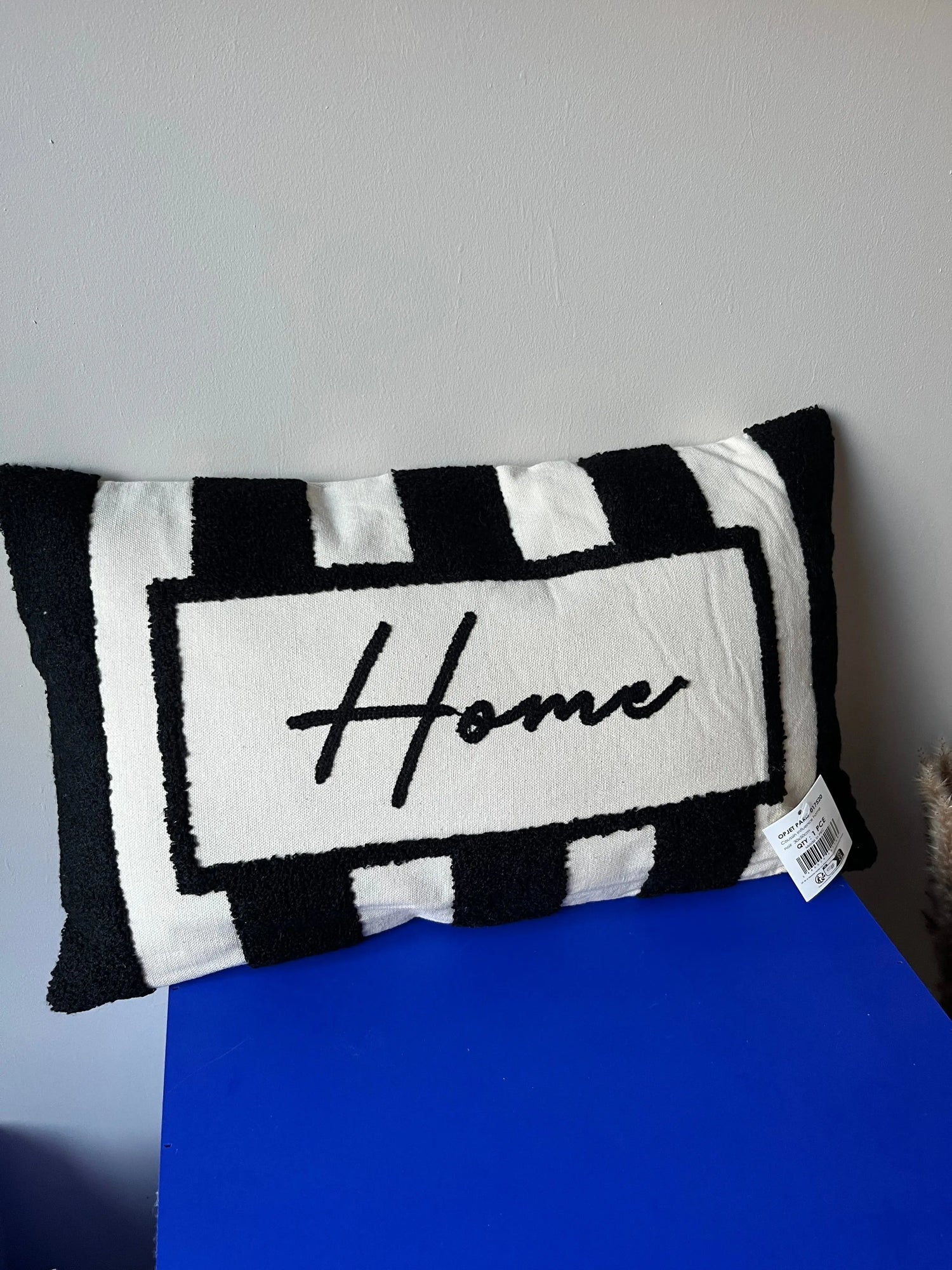 Coussin Influence home noir 30x50cm Opjet Paris
